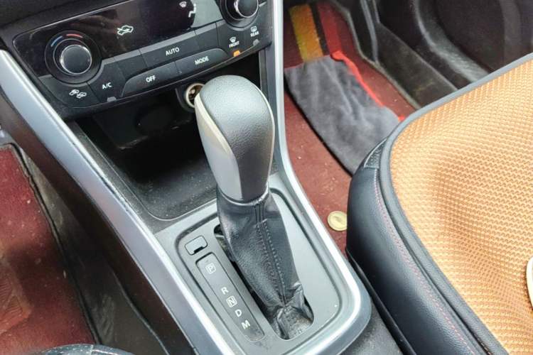 Used Suzuki S-Cross 2014 1.6L CVT Two-Wheel Drive Elite Version Gear Lever