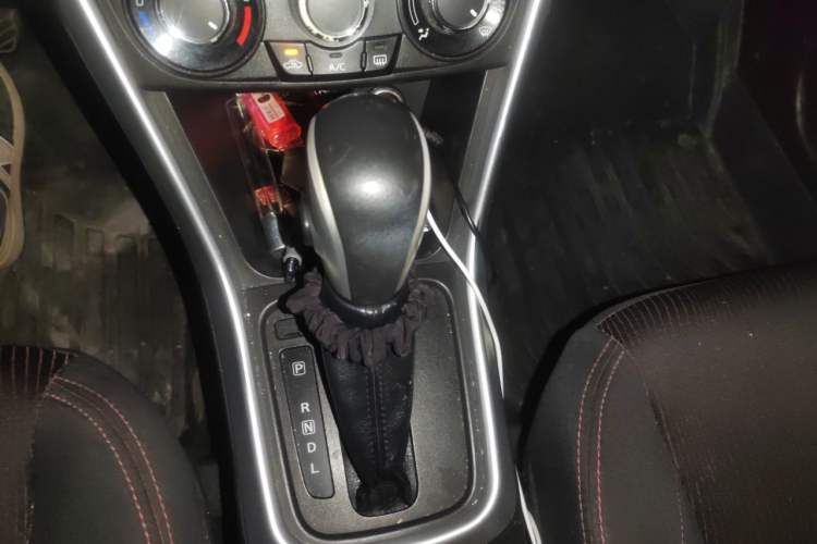 Used Suzuki S-Cross 2014 1.6L CVT Two-Wheel Drive Entry Model Gear Lever