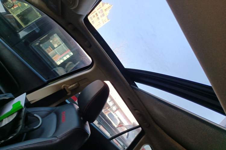 Used Suzuki S-Cross 2014 1.6L CVT Two-Wheel Drive Elite Version Headliner