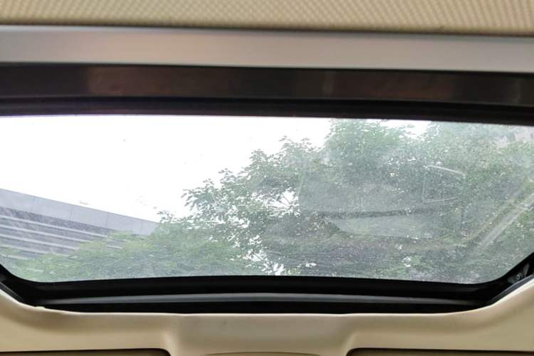 Used Suzuki S-Cross 2014 1.6L CVT Two-Wheel Drive Elite Version Headliner