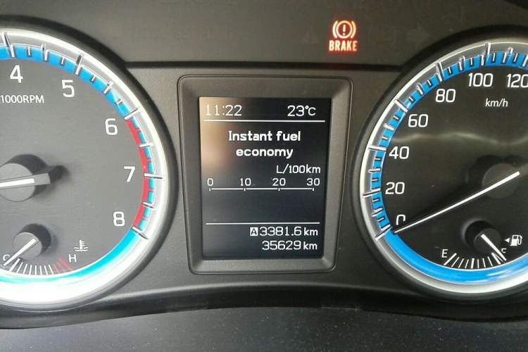 Used Suzuki S-Cross 2014 1.6L Manual Two-Wheel Drive Elite Model Instrument Cluster