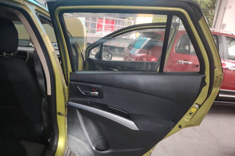 Used Suzuki S-Cross 2014 1.6L CVT Two-Wheel Drive Entry Model Interior 3