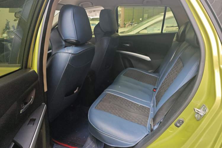 Used Suzuki S-Cross 2014 1.6L CVT Two-Wheel Drive Entry Model Interior 4
