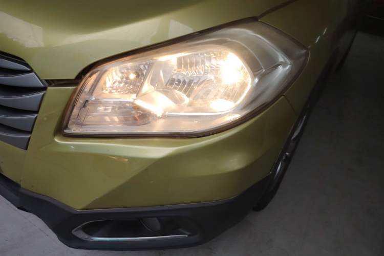 Used Suzuki S-Cross 2014 1.6L CVT Two-Wheel Drive Entry Model Left Front Headlight