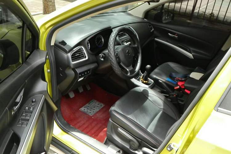 Used Suzuki S-Cross 2014 1.6L Manual Two-Wheel Drive Elite Model Left Front Seat