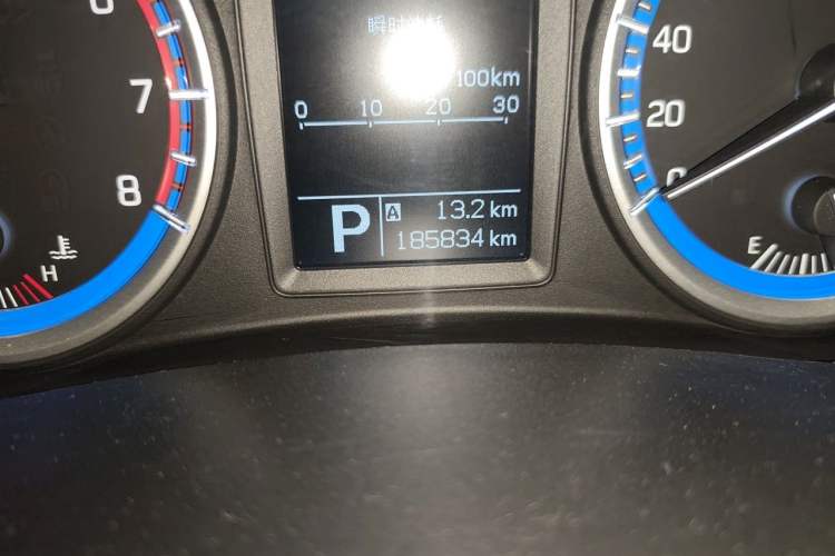Used Suzuki S-Cross 2014 1.6L CVT Two-Wheel Drive Elite Version Odometer Close Up