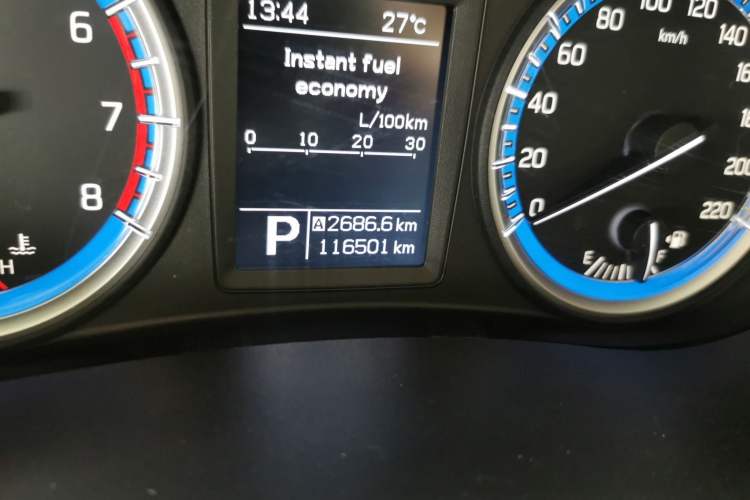 Used Suzuki S-Cross 2014 1.6L CVT Two-Wheel Drive Entry Model Odometer Close Up