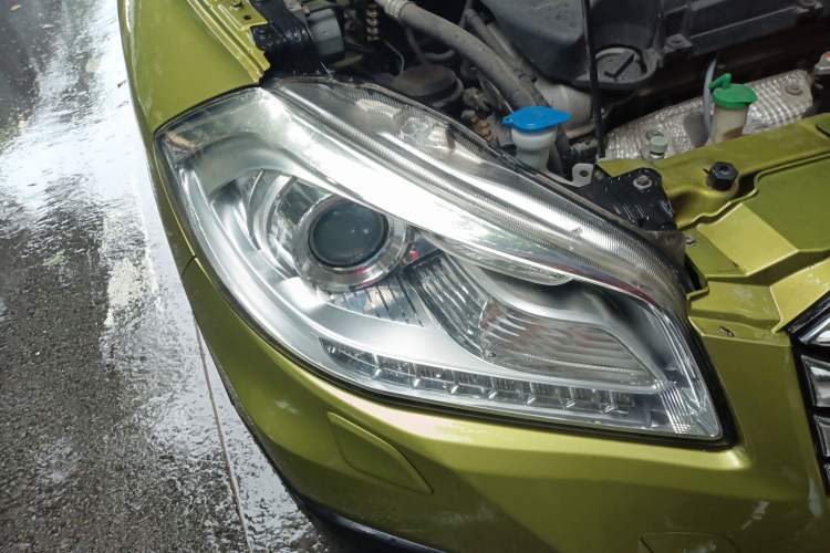 Used Suzuki S-Cross 2014 1.6L CVT Four-Wheel Drive Luxury Version Right Front Headlight