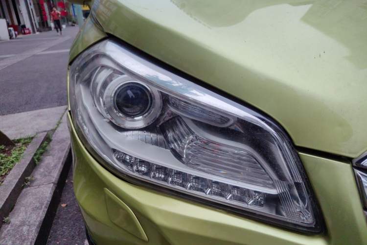 Used Suzuki S-Cross 2014 1.6L Manual Two-Wheel Drive Elite Model Right Front Headlight