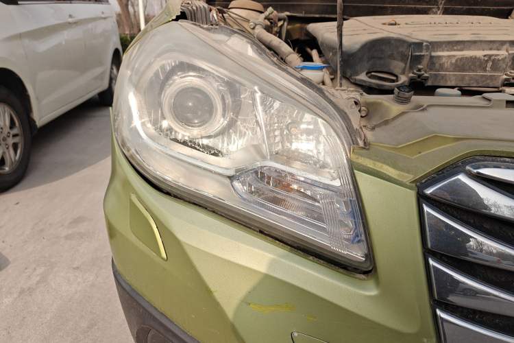 Used Suzuki S-Cross 2014 1.6L Manual Two-Wheel Drive Elite Model Right Front Headlight