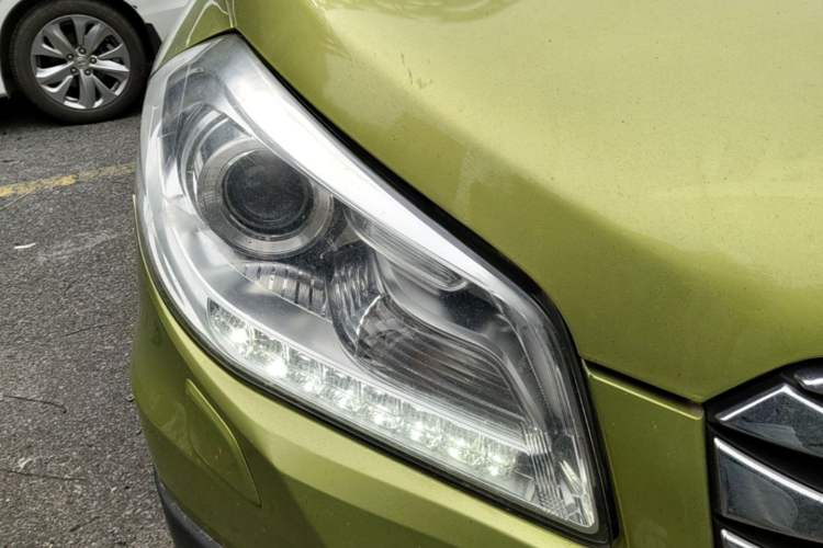 Used Suzuki S-Cross 2014 1.6L CVT Two-Wheel Drive Elite Version Right Front Headlight