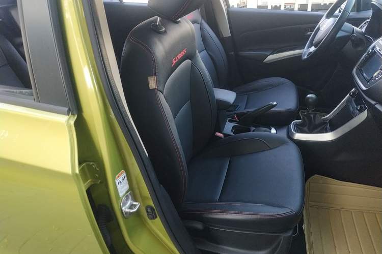 Used Suzuki S-Cross 2014 1.6L Manual Two-Wheel Drive Elite Model Right Front Seat