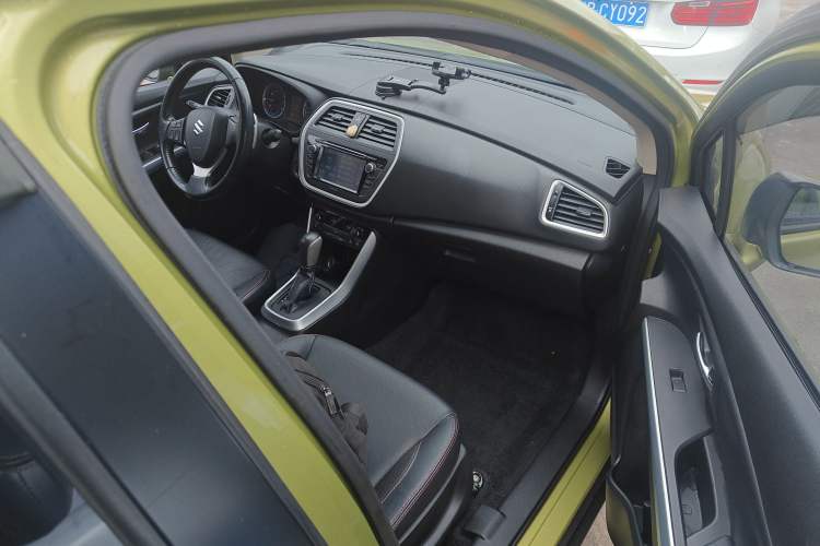 Used Suzuki S-Cross 2014 1.6L CVT Two-Wheel Drive Elite Version Right Front Seat