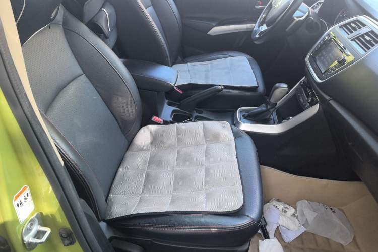 Used Suzuki S-Cross 2014 1.6L CVT Two-Wheel Drive Elite Version Right Front Seat