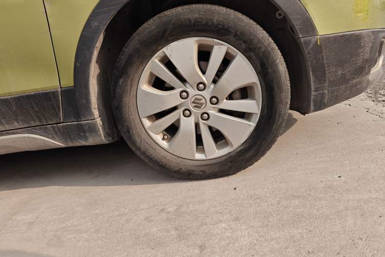 Used Suzuki S-Cross 2014 1.6L Manual Two-Wheel Drive Elite Model Right Front Wheel Hub