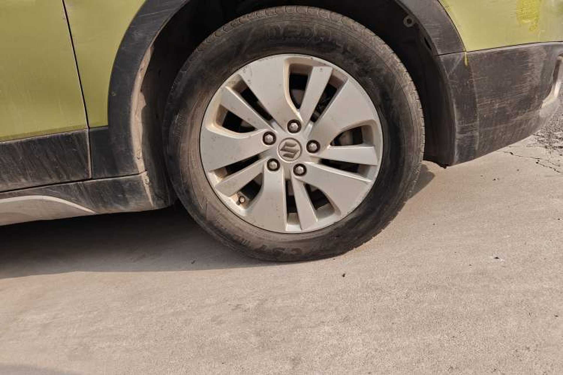 Used Suzuki S-Cross 2014 1.6L Manual Two-Wheel Drive Elite Model Right Front Wheel Hub