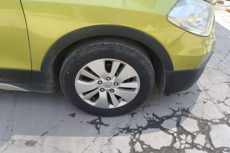 Used Suzuki S-Cross 2014 1.6L Manual Two-Wheel Drive Elite Model Right Front Wheel Hub