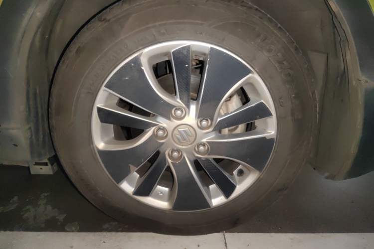 Used Suzuki S-Cross 2014 1.6L CVT Two-Wheel Drive Entry Model Right Front Wheel Hub