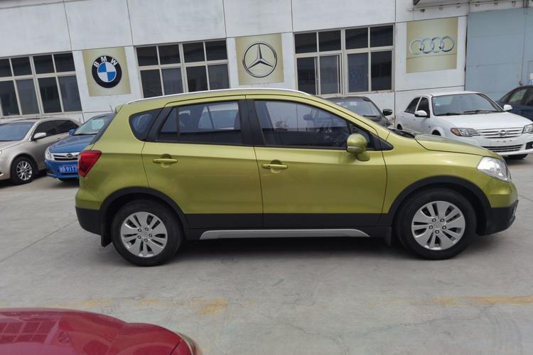 Used Suzuki S-Cross 2014 1.6L CVT Two-Wheel Drive Elite Version Right Side