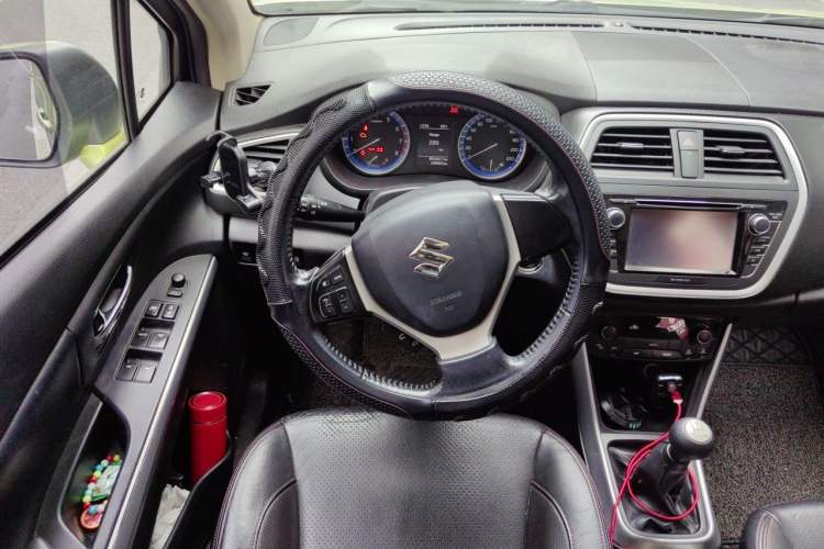 Used Suzuki S-Cross 2014 1.6L Manual Two-Wheel Drive Elite Model Steering Wheel