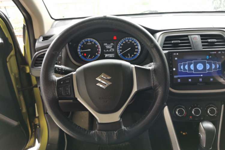 Used Suzuki S-Cross 2014 1.6L CVT Two-Wheel Drive Entry Model Steering Wheel