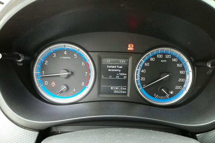 Used Suzuki S-Cross 2014 1.6L Manual Two-Wheel Drive Elite Model Steering Wheel