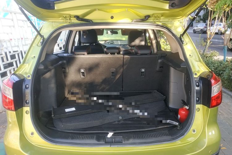 Used Suzuki S-Cross 2014 1.6L Manual Two-Wheel Drive Elite Model Trunk