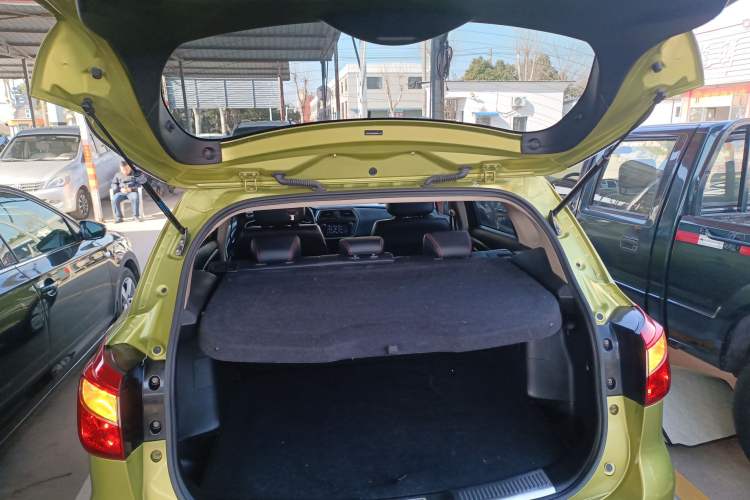 Used Suzuki S-Cross 2014 1.6L CVT Two-Wheel Drive Elite Version Trunk
