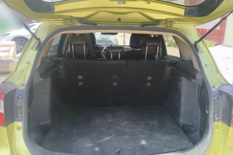 Used Suzuki S-Cross 2014 1.6L Manual Two-Wheel Drive Elite Model Trunk