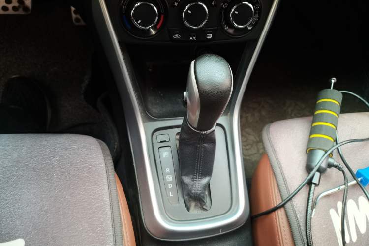 Used Suzuki S-Cross 2014 1.6L CVT Two-Wheel Drive Entry Model Gear Lever