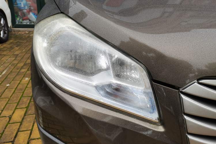 Used Suzuki S-Cross 2014 1.6L CVT Two-Wheel Drive Entry Model Right Front Headlight
