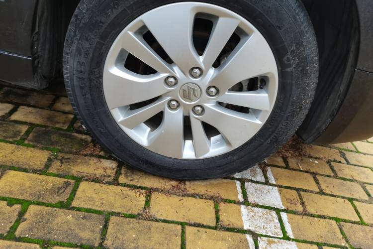 Used Suzuki S-Cross 2014 1.6L CVT Two-Wheel Drive Entry Model Right Front Wheel Hub