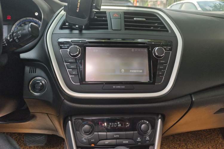 Used Suzuki S-Cross 2014 1.6L CVT Two-Wheel Drive Elite Version Audio And AC Panel