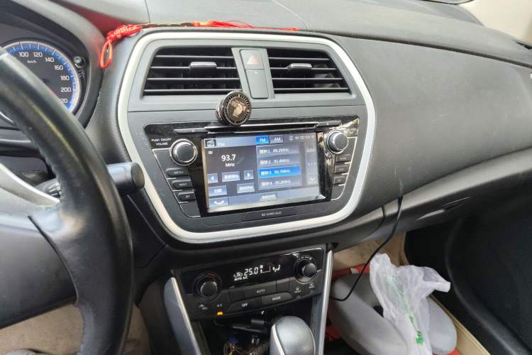 Used Suzuki S-Cross 2014 1.6L CVT Two-Wheel Drive Elite Version Audio And AC Panel