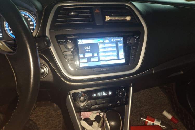 Used Suzuki S-Cross 2014 1.6L CVT Two-Wheel Drive Elite Version Audio And AC Panel