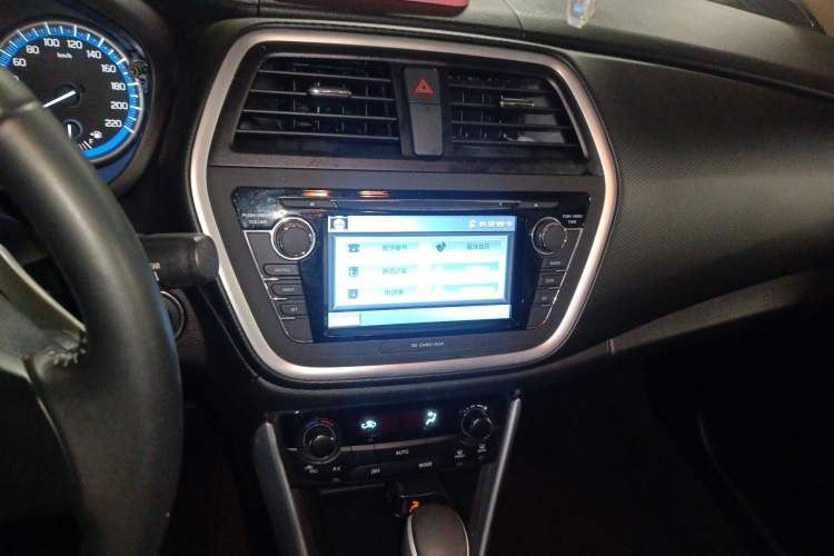 Used Suzuki S-Cross 2014 1.6L CVT Two-Wheel Drive Elite Version Audio And AC Panel
