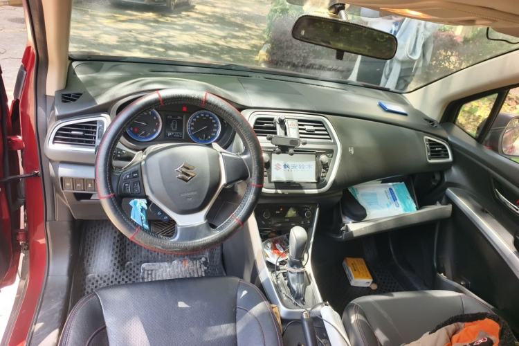 Used Suzuki S-Cross 2014 1.6L CVT Two-Wheel Drive Elite Version Center Console