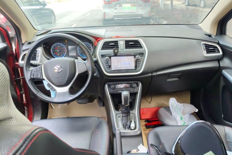 Used Suzuki S-Cross 2014 1.6L CVT Two-Wheel Drive Elite Version Center Console