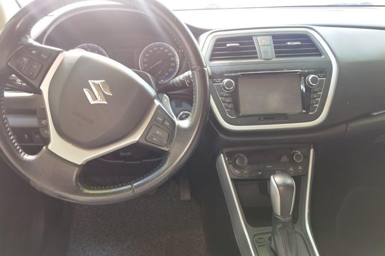 Used Suzuki S-Cross 2014 1.6L CVT Four-Wheel Drive Luxury Version Center Console