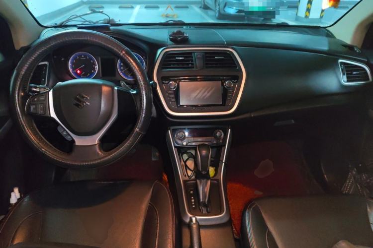 Used Suzuki S-Cross 2014 1.6L CVT Two-Wheel Drive Elite Version Center Console