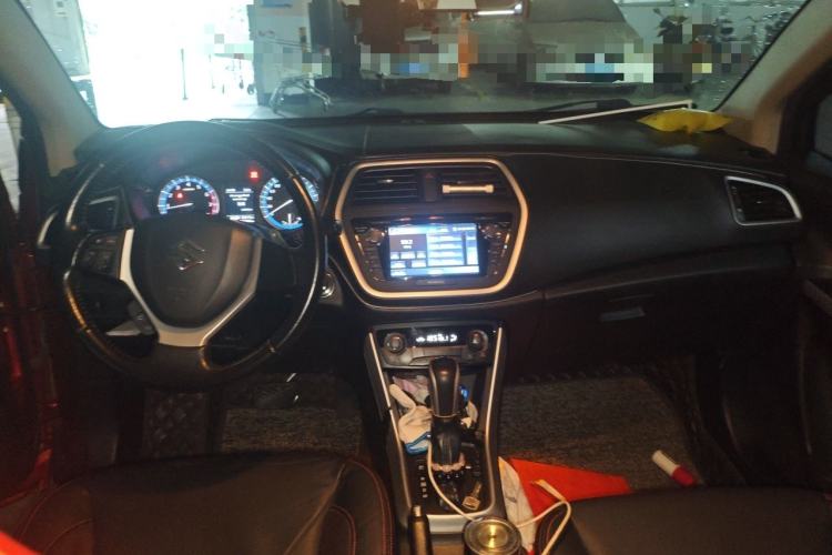 Used Suzuki S-Cross 2014 1.6L CVT Two-Wheel Drive Elite Version Center Console