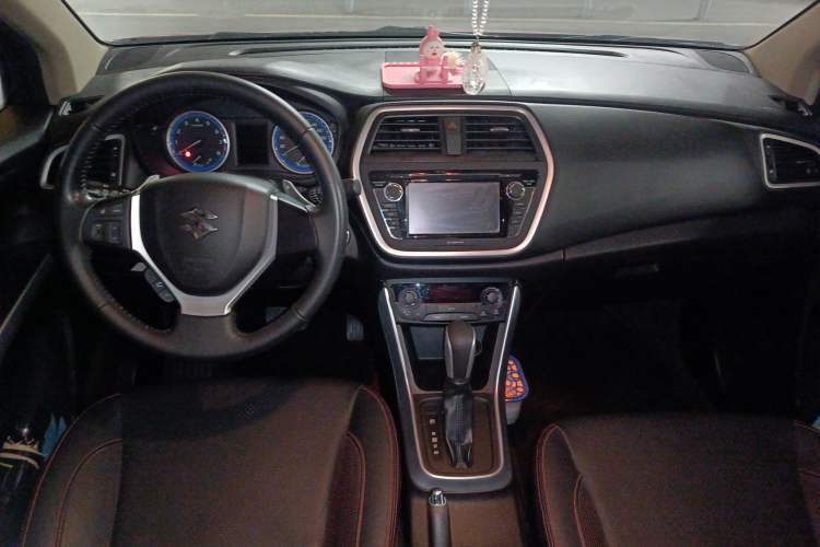 Used Suzuki S-Cross 2014 1.6L CVT Two-Wheel Drive Elite Version Center Console