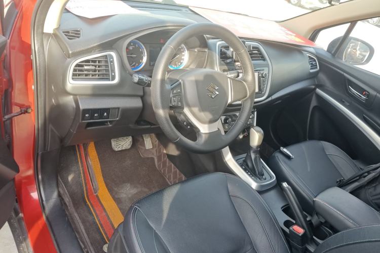 Used Suzuki S-Cross 2014 1.6L CVT Two-Wheel Drive Elite Version Center Console