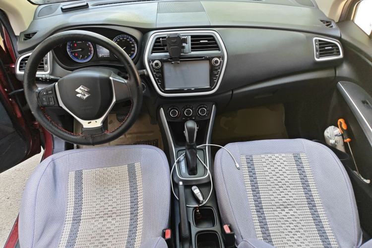 Used Suzuki S-Cross 2014 1.6L CVT Two-Wheel Drive Entry Model Center Console