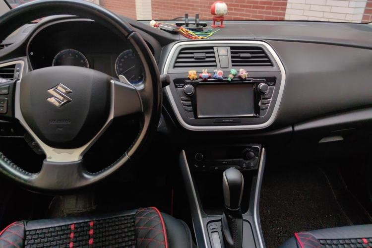 Used Suzuki S-Cross 2014 1.6L CVT Two-Wheel Drive Elite Version Center Console