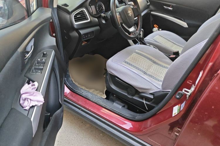 Used Suzuki S-Cross 2014 1.6L CVT Two-Wheel Drive Entry Model Driver Seat