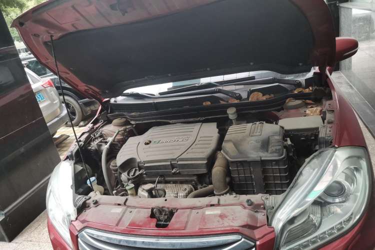 Used Suzuki S-Cross 2014 1.6L CVT Two-Wheel Drive Elite Version Engine Bay