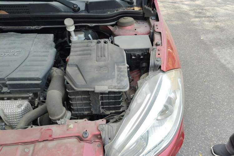 Used Suzuki S-Cross 2014 1.6L CVT Two-Wheel Drive Elite Version Engine Bay Left