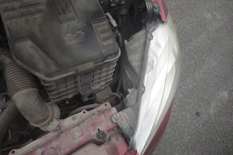 Used Suzuki S-Cross 2014 1.6L CVT Two-Wheel Drive Entry Model Engine Bay Left