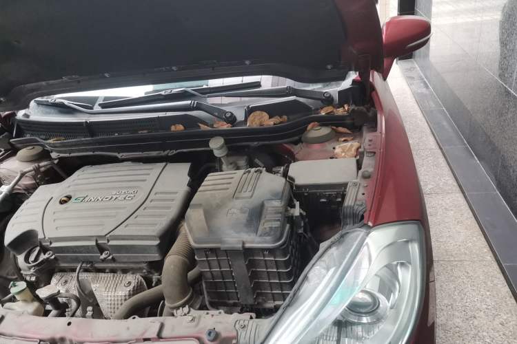 Used Suzuki S-Cross 2014 1.6L CVT Two-Wheel Drive Elite Version Engine Bay Left